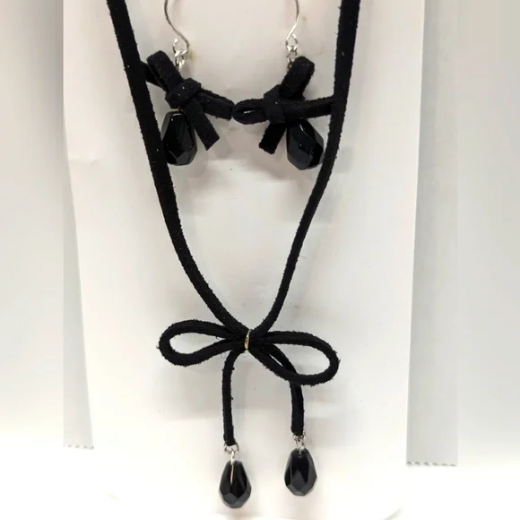 Black Suede Choker and Earrings - Picture 2 of 3